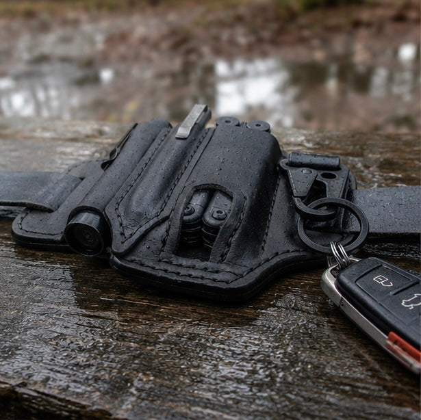 EDC Tactische leren gereedschapsriem met meerdere vakken, perfect voor het opbergen van multitools.