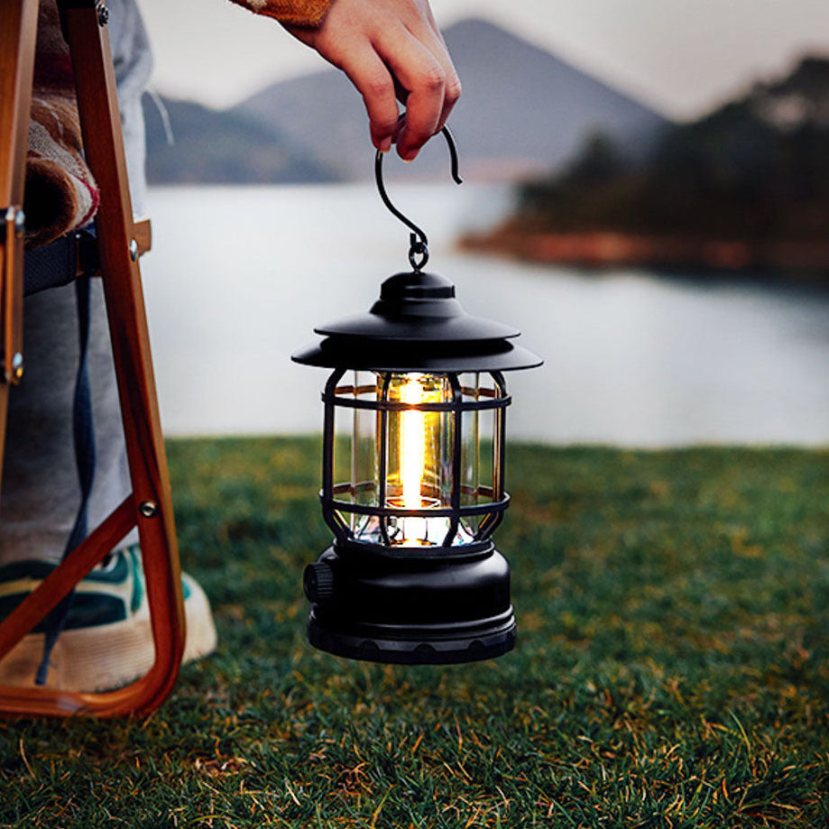 Retro buitenlamp, sfeerverlichting in de avond is uiteraard een must.